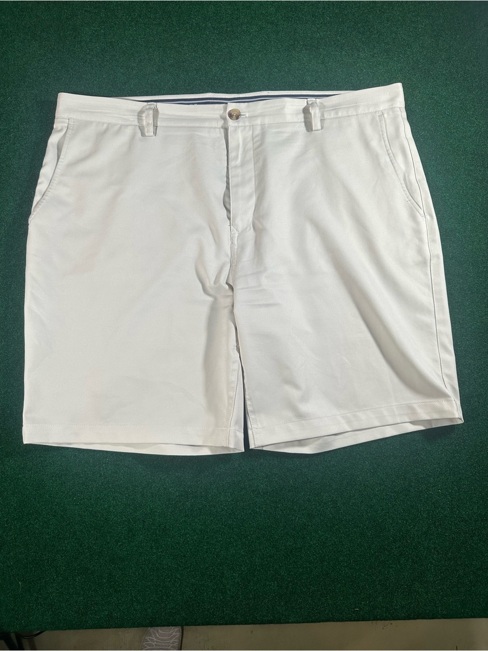 Men's Light Beige Vineyard Vines Performance Shorts, Like New!